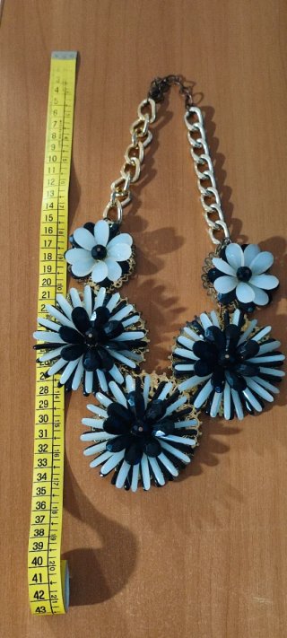 Collana fatta a mano con fiori