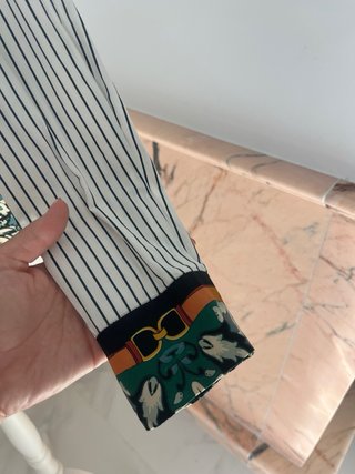 Camisa estampada y de rayas