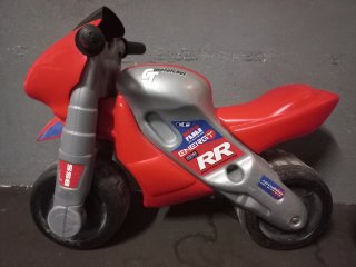 Moto correpasillos GT roja y plateada