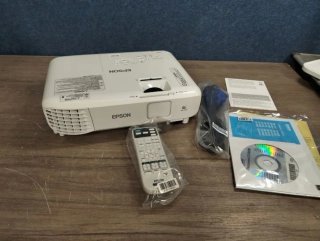 Proyector Epson EB-S05 3200 lúmenes, ANSI, 3LCD
