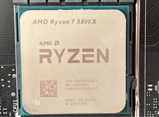 AMD Ryzen 7 5800X - 8 núcleos Usado solo 14 meses