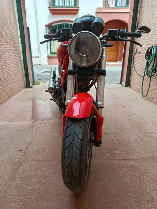 Ducati Monster 695 Roja