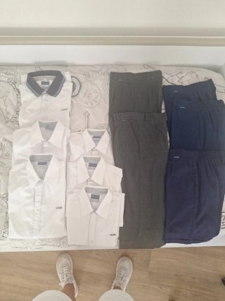 Lote uniforme Laude: polos y pantalones