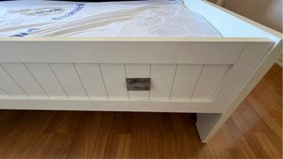 Cama doble blanca con 3 cajones