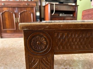 Mesita de salón de madera y mármol
