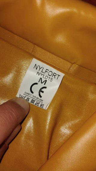 Chuvasquero y pantalón impermeable Choiva