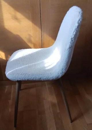 Silla de escritorio o tocador blanca