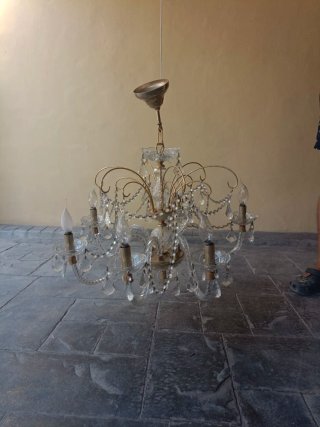Lámpara de araña de cristal y metal
