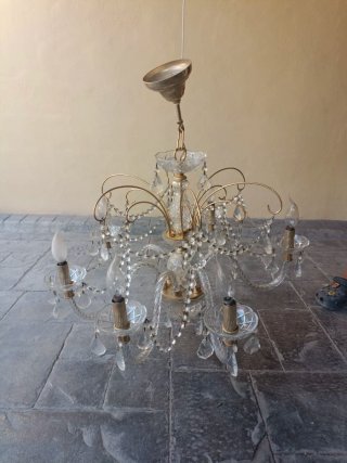 Lámpara de araña de cristal y metal