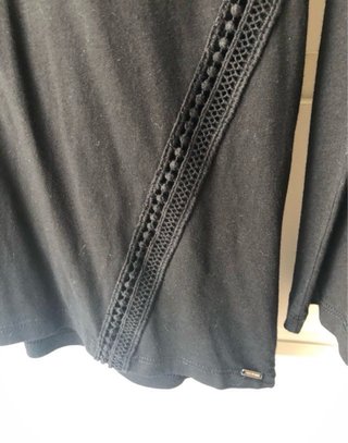 Camiseta IKKS negra con detalles