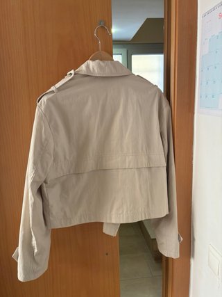 Gabardina corta beige Talla S