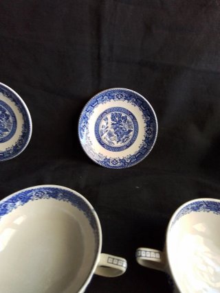Porcelana inglesa antigua azul y blanca