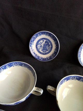 Porcelana inglesa antigua azul y blanca