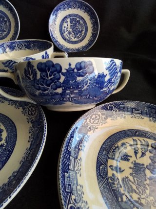 Porcelana inglesa antigua azul y blanca