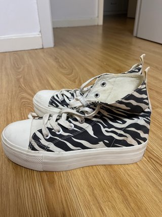 Botas altas estampado cebra