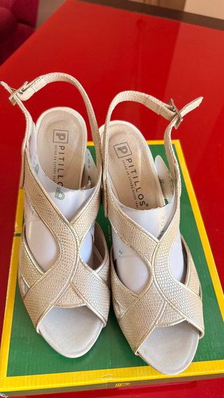 Zapatos dorados Pitillos T38 piel