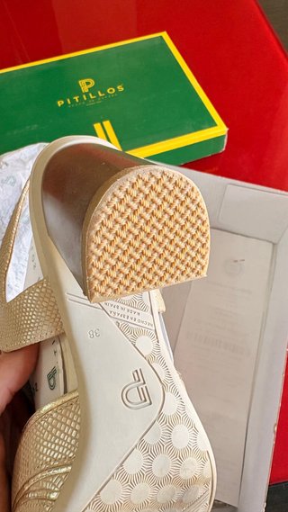 Zapatos dorados Pitillos T38 piel