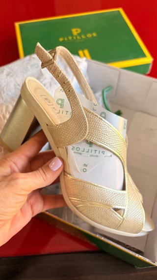 Zapatos dorados Pitillos T38 piel