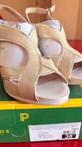 Zapatos dorados Pitillos T38 piel
