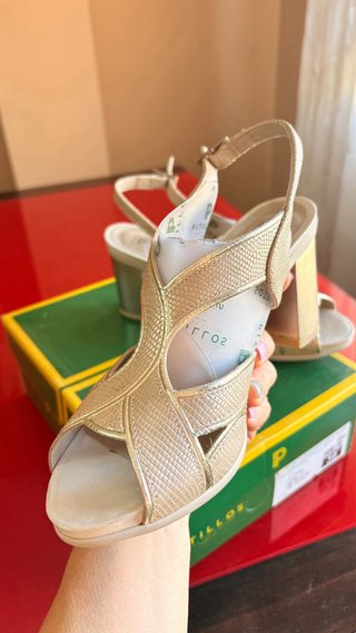 Zapatos dorados Pitillos T38 piel