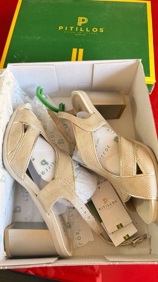 Zapatos dorados Pitillos T38 piel
