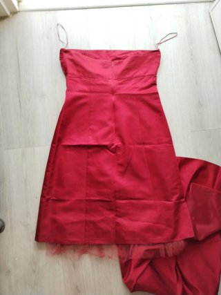 Vestido fiesta satén rojo burdeos talla 40 foulard