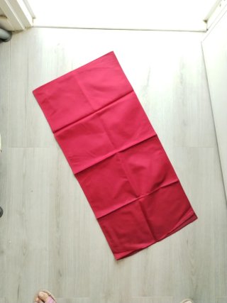 Vestido fiesta satén rojo burdeos talla 40 foulard