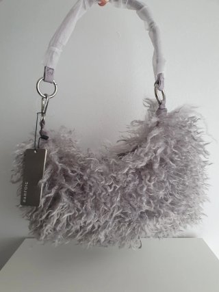 Bolso Parfois efecto pelo gris