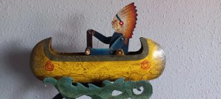 Figura Indio en Canoa Vintage