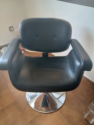 Sillón de peluquería negro