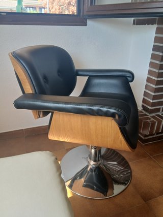 Sillón de peluquería negro