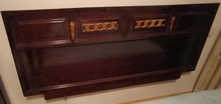 Cabecero madera oscura detalles dorados