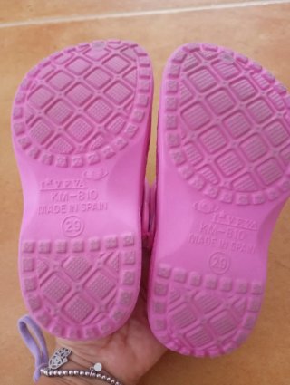 Zuecos rosas talla 29
