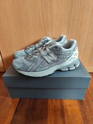 Zapatillas New Balance 1906RLC Talla 40.5 Gris
