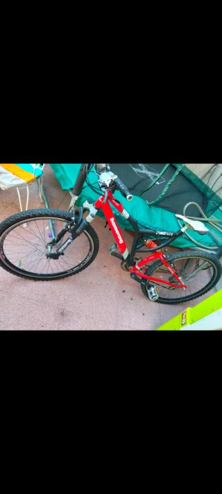 Bicicleta de montaña Boomerang roja