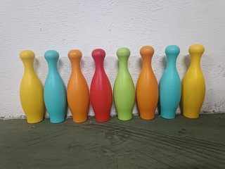 JUEGO 8 BOLOS DE PLÁSTICO