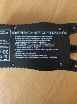 Cargador Batería Coche XS AUTO