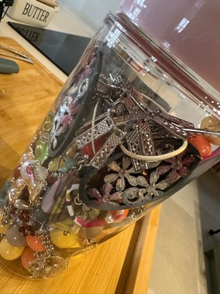 Frasco de joyas multicolor
