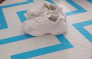 zapatillas ha 10 euros cada una ,la talla an priv