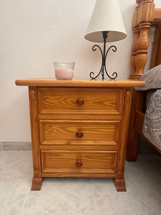 2 Camas, 2 Mesitas y Cómoda Madera