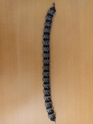 Gargantilla vintage gótica negra y plateada