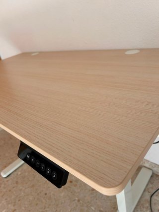Mesa elevable Sense7 madera y metal