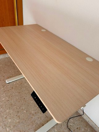 Mesa elevable Sense7 madera y metal