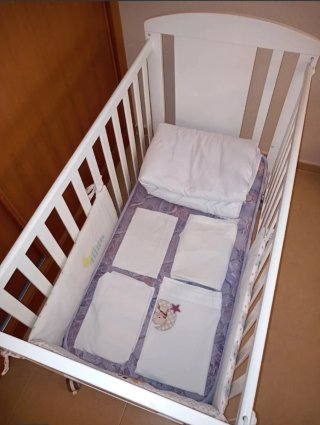 Cuna bebé madera + edredón y sábanas