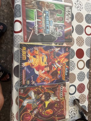 Álbumes Coleccionables Star Wars, Digimon, Bakugan