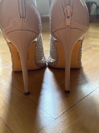 Sandalias de verano beige y doradas