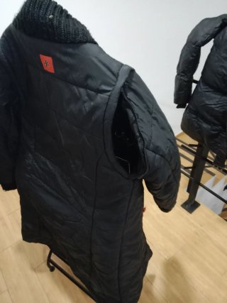 Abrigo negro acolchado, talla s