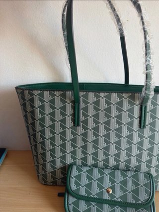 Bolso y cartera estampado verde