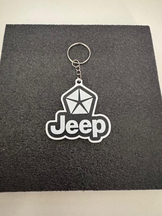 Llavero Jeep con logo pentagonal