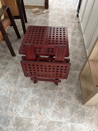 Tavoli pieghevoli. Le due.